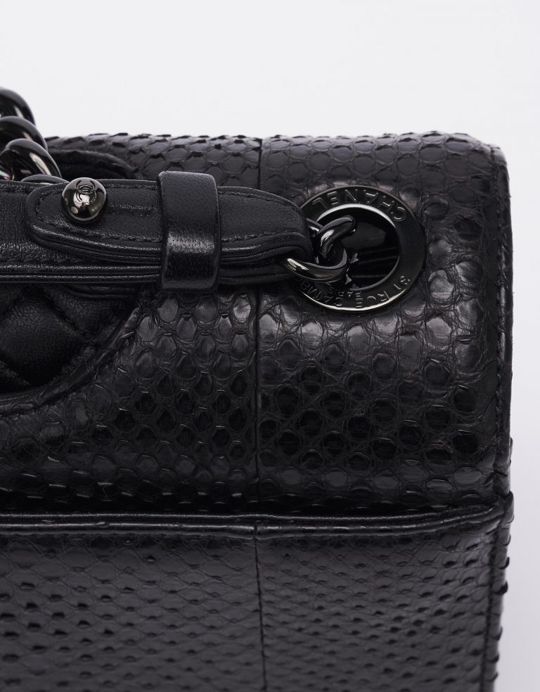 Chanel Timeless Jumbo Python So Black Saclàb Detail