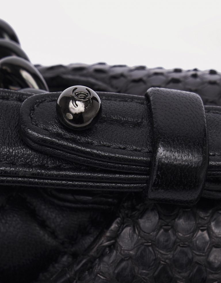 Chanel Timeless Jumbo Python So Black Saclàb Detail