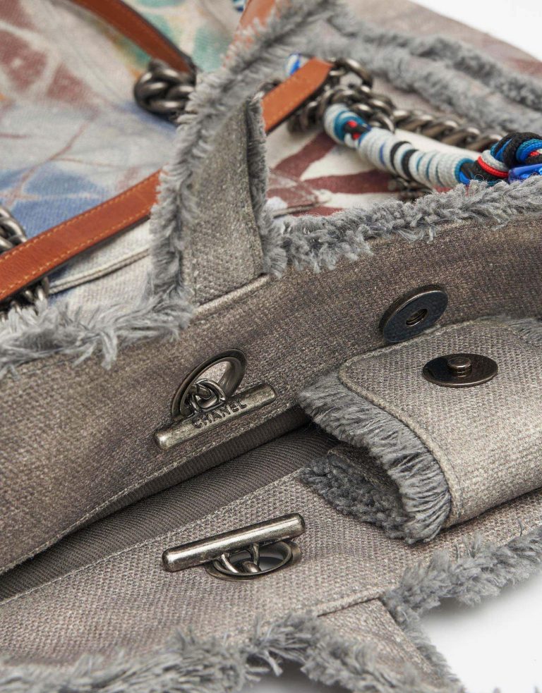 Chanel Graffiti Cabas Canvas Multicolor Saclàb Open