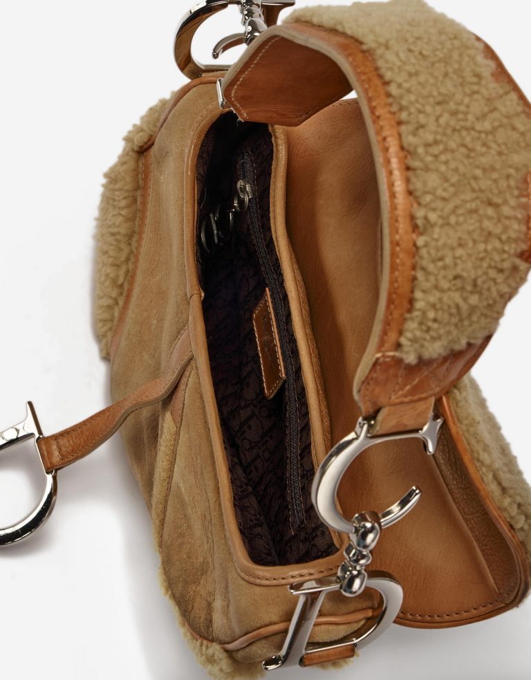 Dior_Saddle_Shoulder_Shearling_Beig