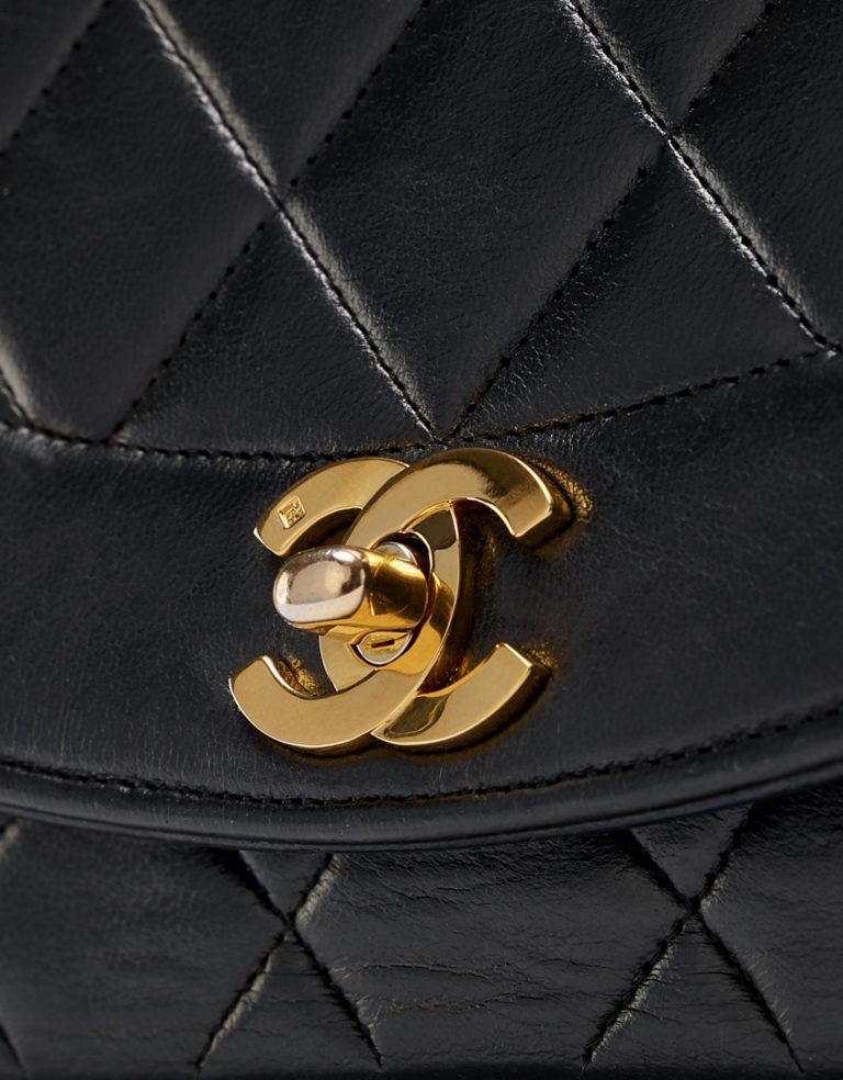 Chanel_Diana_Medium_Lamb_Black