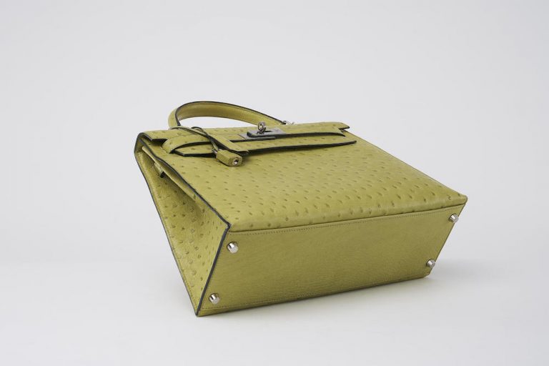 Hermès Kelly 32 Ostrich Kiwi Saclàb Bottom