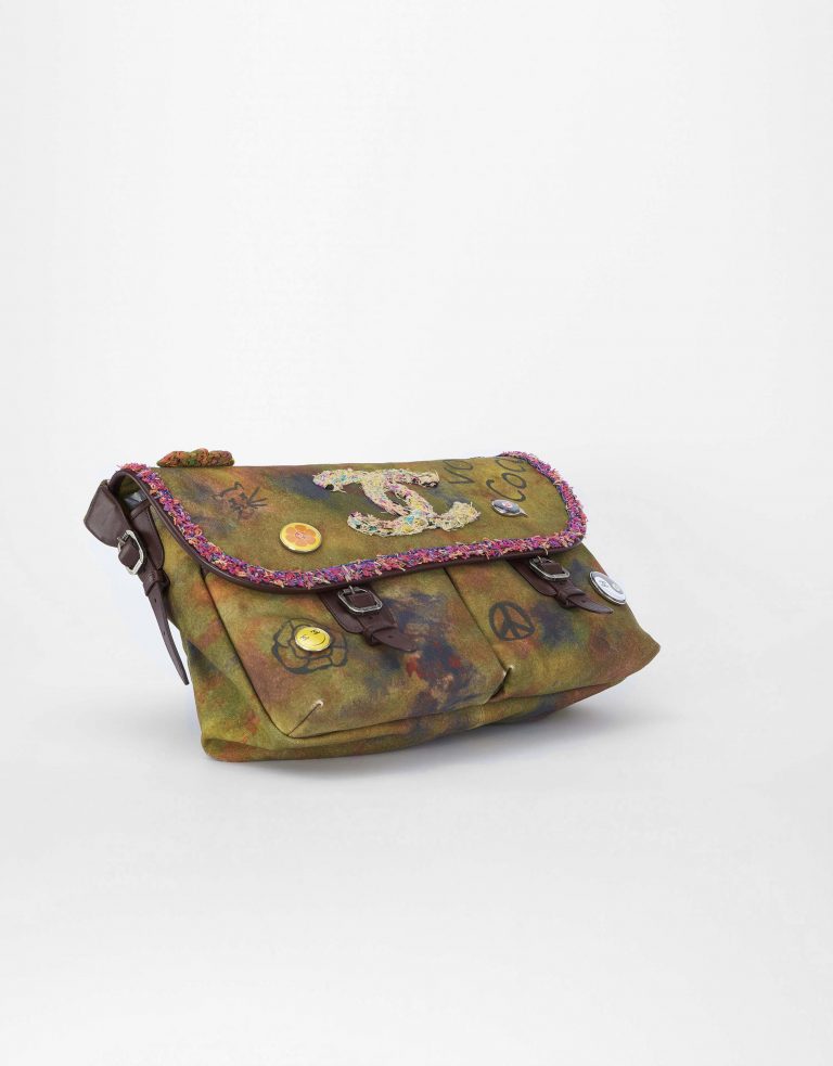 Chanel Graffiti Messenger Bag Saclàb Bottom