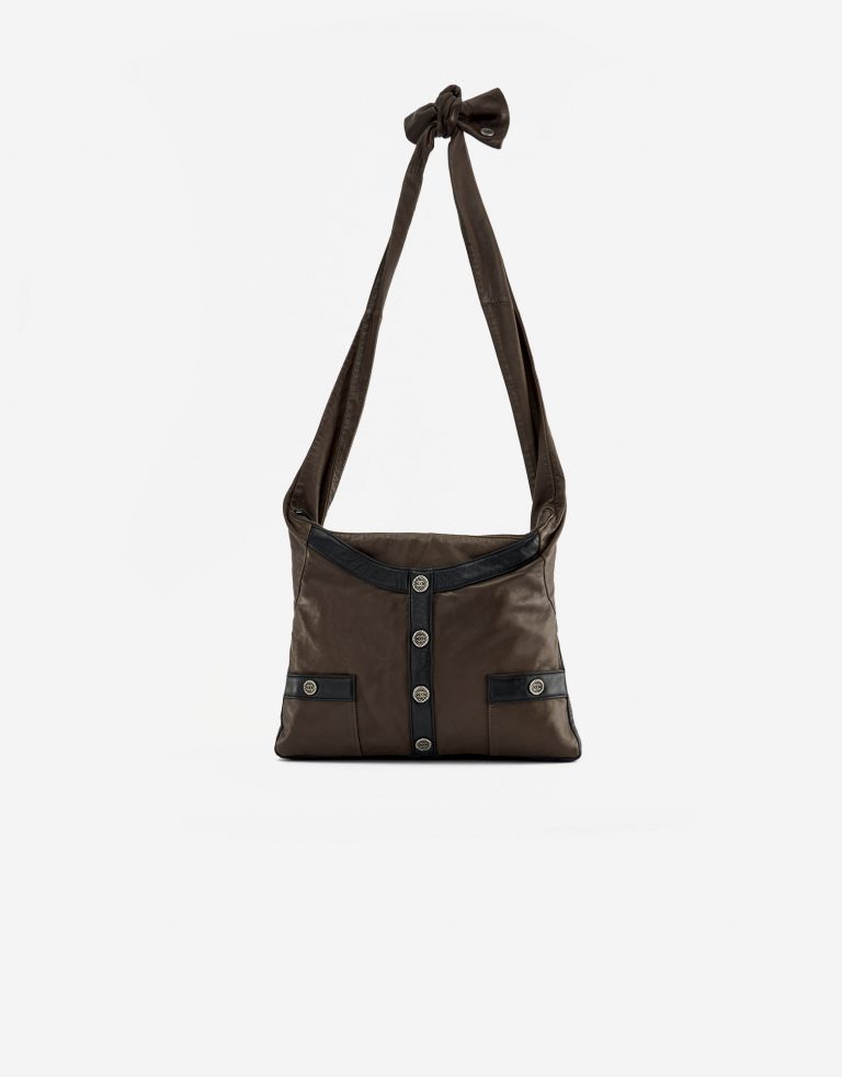 Shoulder strap of a pre-loved Chanel Girl Medium Lambskin in Brown and Black on SACLÀB