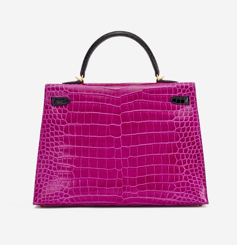 Backside of a pre-loved Hermès Kelly 35 HSS Crocodile Porosus Rose Scheherazade / Aubergine on SACLÀB