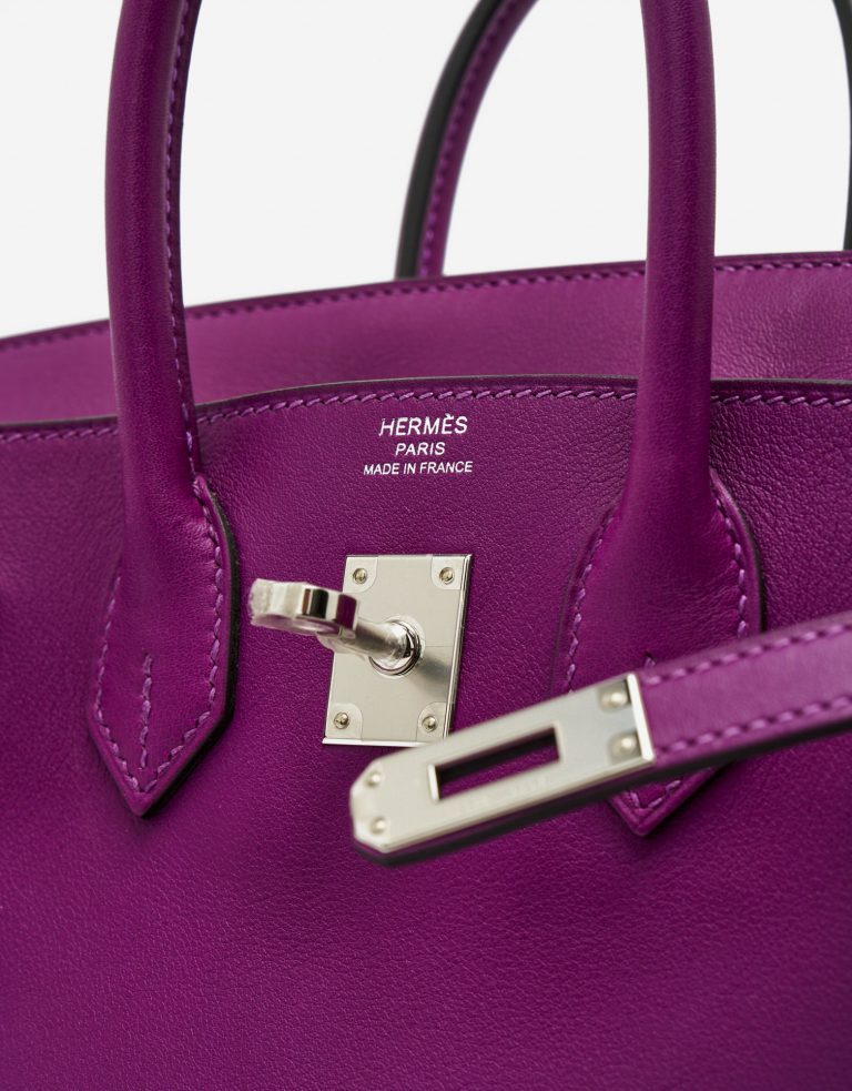 Hardware details of a pre-loved Hermès Birkin 25 Swift Anemone on SACLÀB