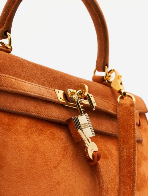A pre-loved Hermès Kelly 25 Doblis Orange H on SACLÀB