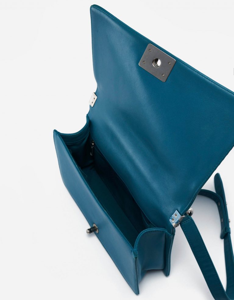 Pre-owned Chanel bag Boy Medium Lamb Petrol Blue | Sell your designer bag on Saclab.com