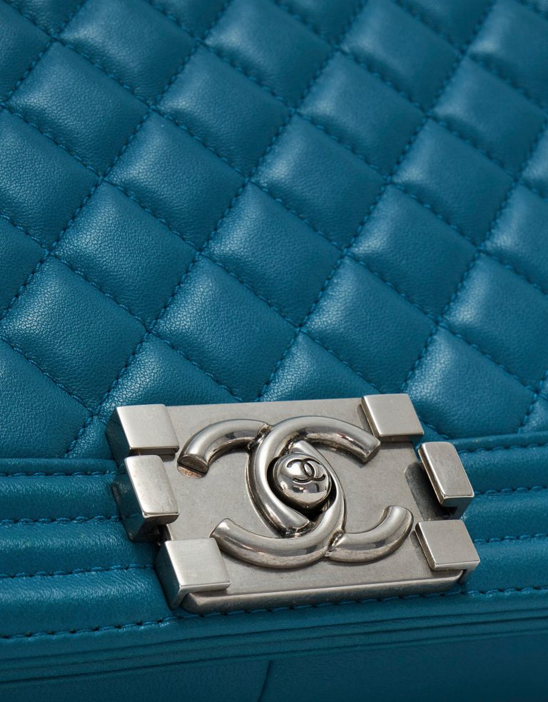 Pre-owned Chanel bag Boy Medium Lamb Petrol Blue | Sell your designer bag on Saclab.com