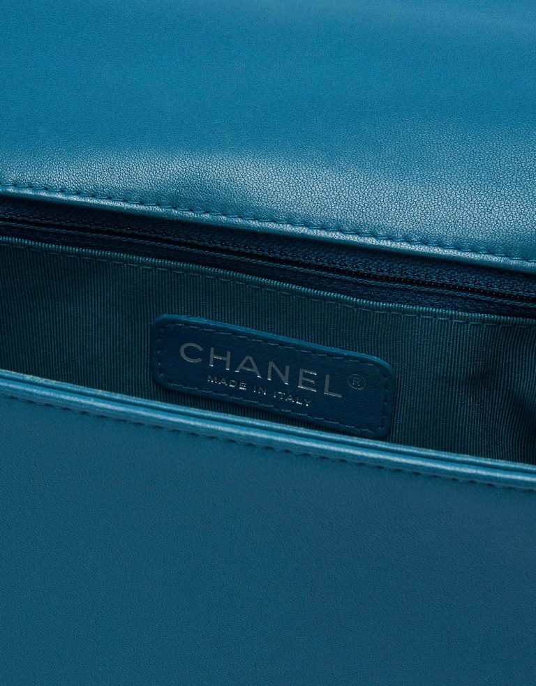 Pre-owned Chanel bag Boy Medium Lamb Petrol Blue | Sell your designer bag on Saclab.com