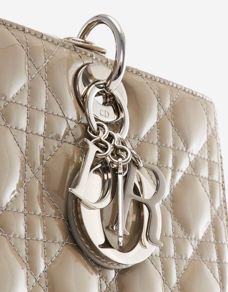 Pre-owned Dior bag Lady Large Patent Leather Gris Beige Detail | Sell your designer bag on Saclab.com