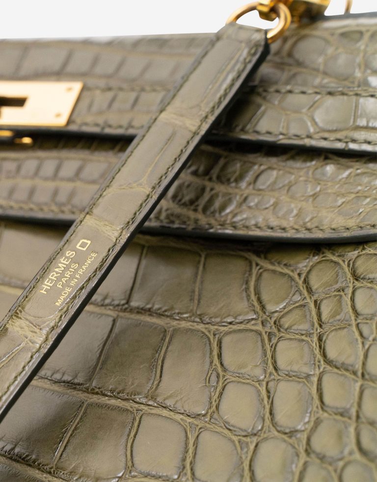 Pre-owned Hermès bag Kelly 32 Matte Alligator Vert Veronese Green | Sell your designer bag on Saclab.com