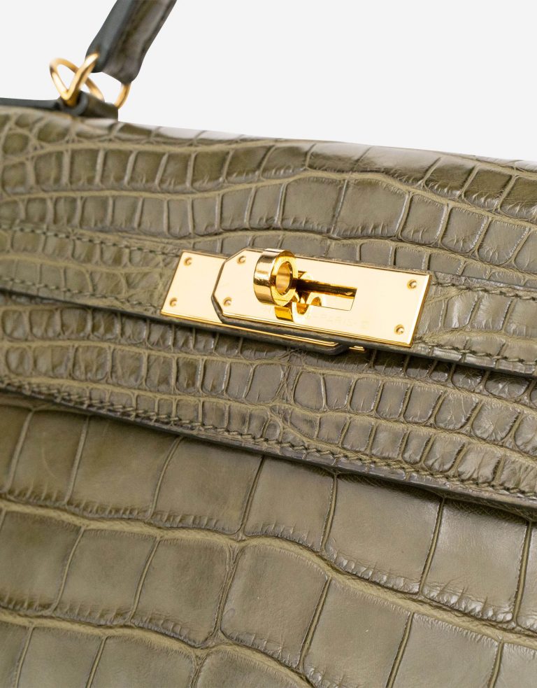 Pre-owned Hermès bag Kelly 32 Matte Alligator Vert Veronese Green | Sell your designer bag on Saclab.com