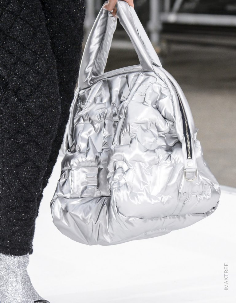 Pre-owned Chanel bag Shopper XXL Nylon Silver Silver | Sell your designer bag on Saclab.com