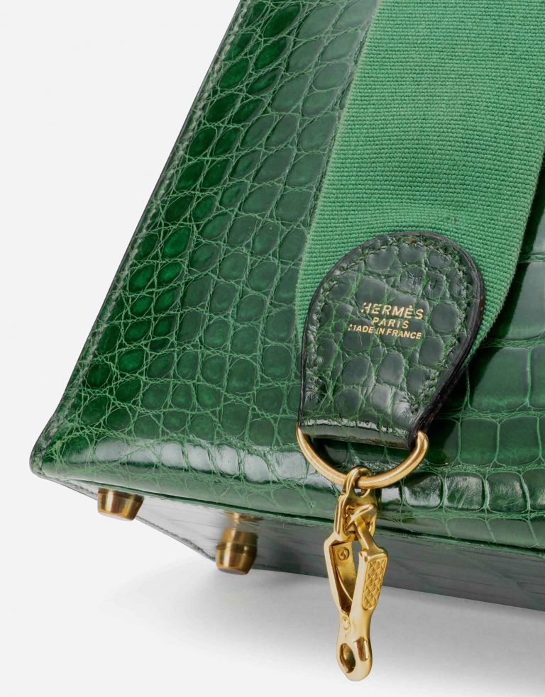 Pre-owned Hermès bag Kelly 32 Alligator Vert Emerald Green | Sell your designer bag on Saclab.com