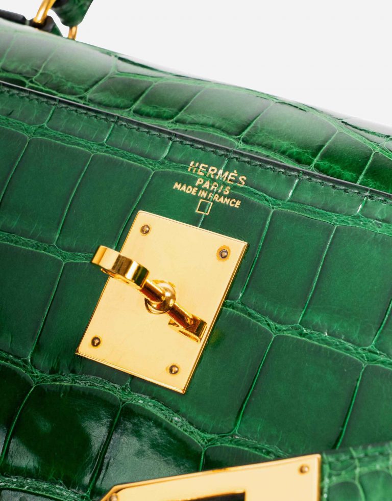 Pre-owned Hermès bag Kelly 32 Alligator Vert Emerald Green | Sell your designer bag on Saclab.com