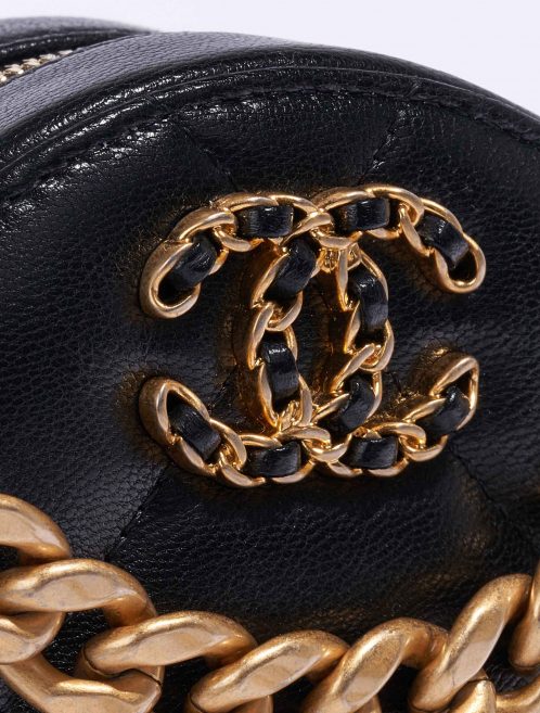 Chanel 19 Clutch Lamb Black