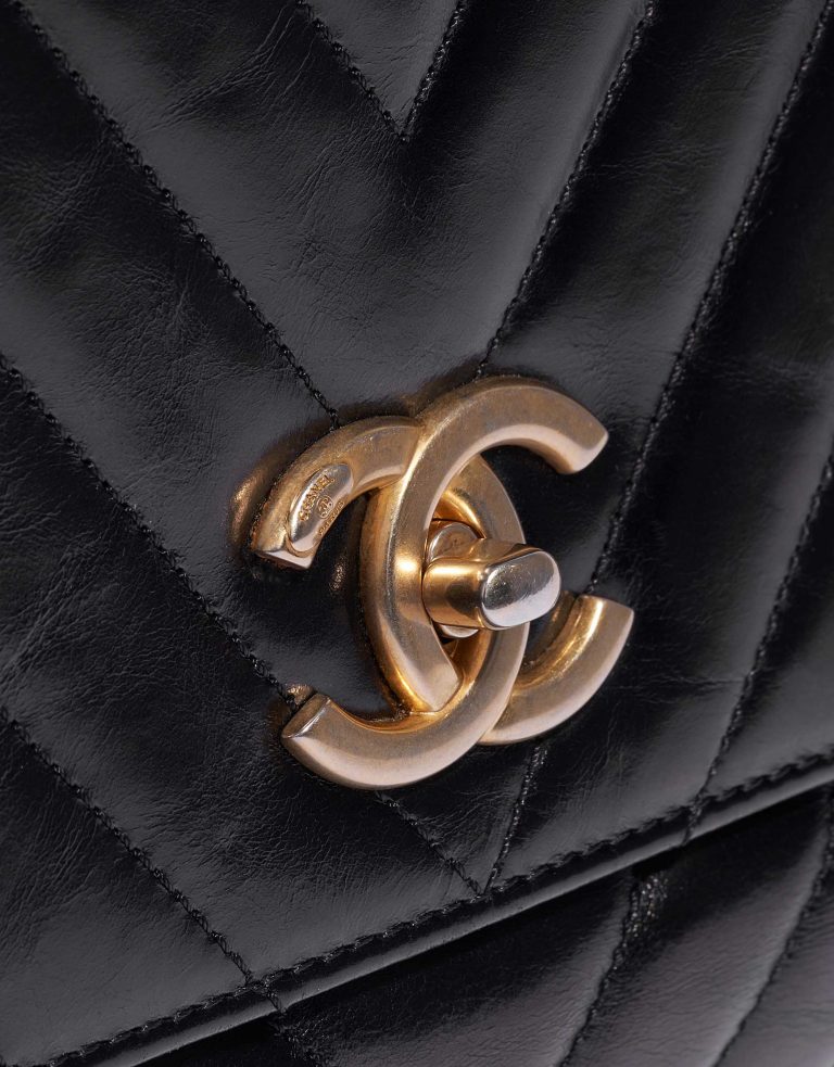 Chanel Handle mittelgroße Tasche Kalbsleder Schwarz