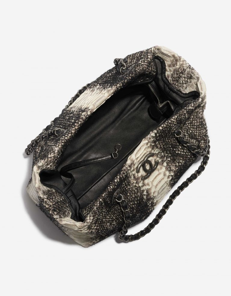 Pre-owned Chanel bag Shopping Tote Python Black / Beige Beige, Black Inside | Sell your designer bag on Saclab.com