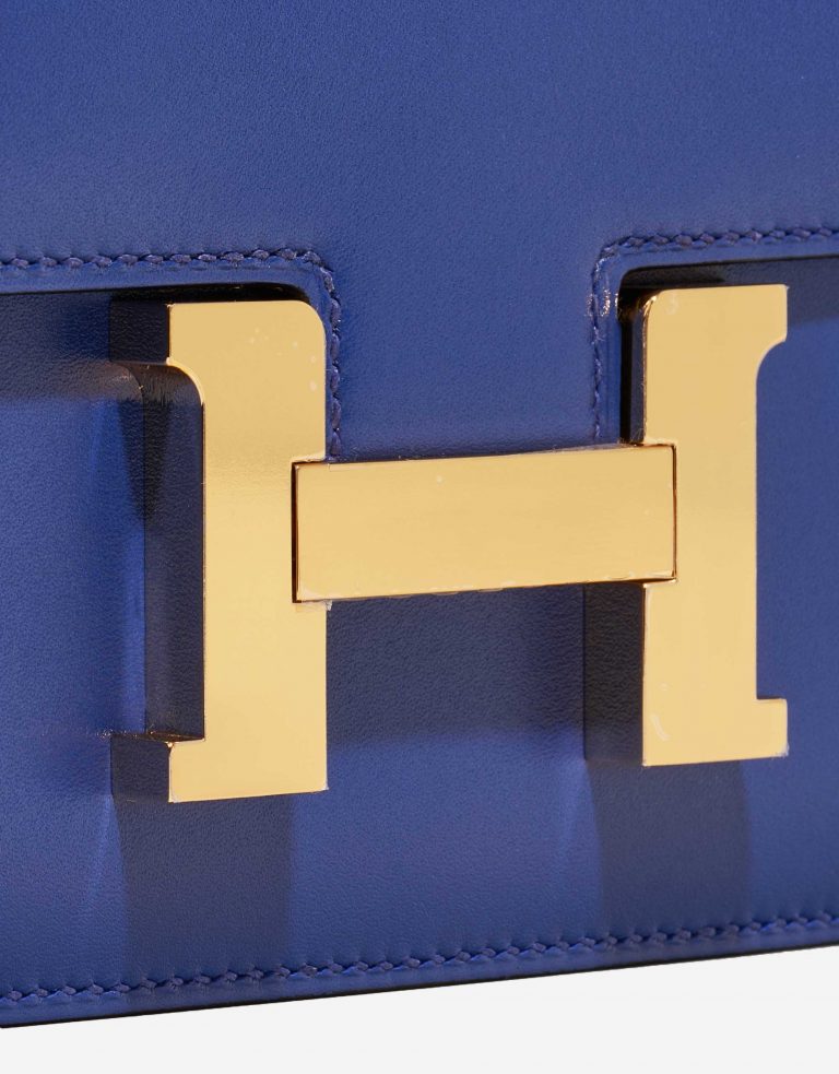 Pre-owned Hermès bag Constance 18 Tadelakt Bleu Electrique Blue Closing System | Sell your designer bag on Saclab.com