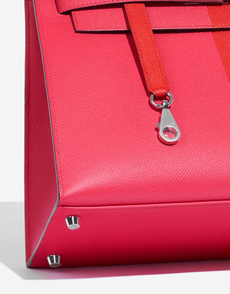 Pre-owned Hermès bag Kelly 28 Epsom Rose Extreme / Rouge de Coeur / Blue Zanzibar Rose Detail | Sell your designer bag on Saclab.com
