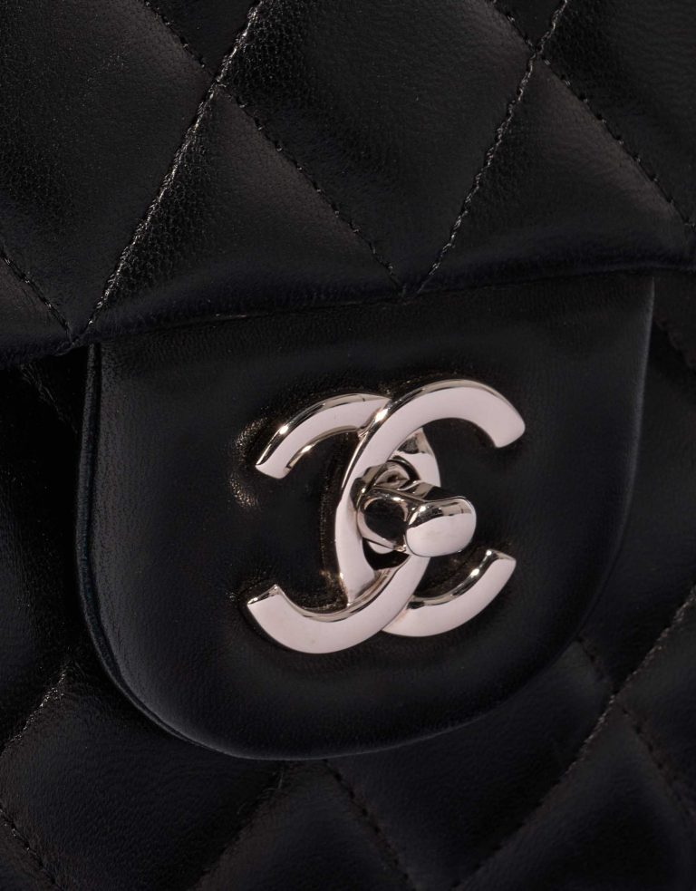 Pre-owned Chanel bag Timeless Jumbo Lamb Black Black Closing System | Sell your designer bag on Saclab.com