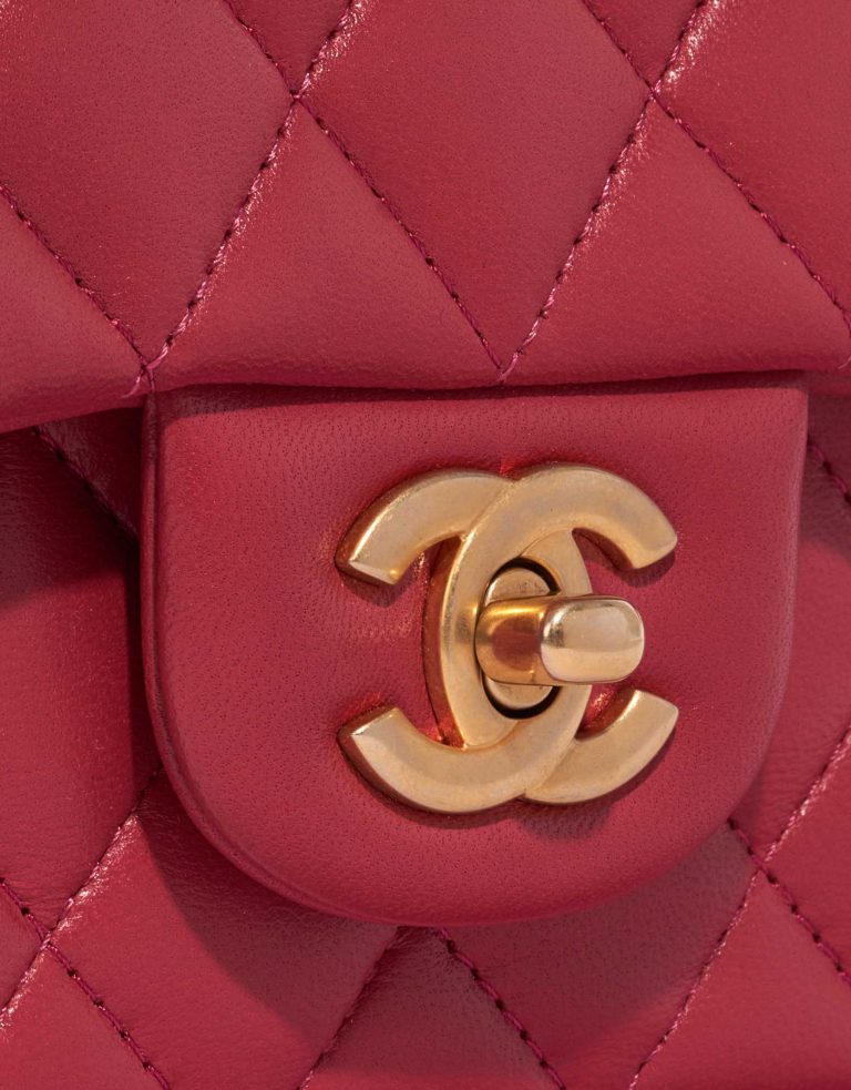 Pre-owned Chanel bag Timeless Mini Rectangular Lamb Raspberry Pink, Red, Rose Closing System | Sell your designer bag on Saclab.com