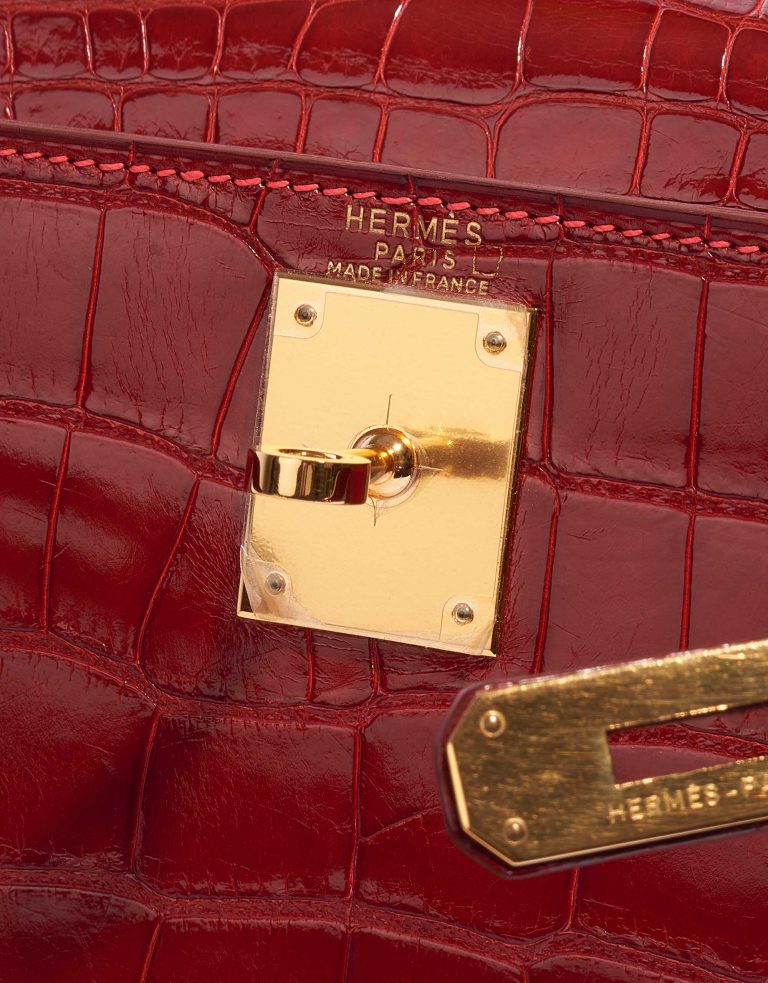 Pre-owned Hermès bag Kelly 28 Alligator Rouge Vif Red Closing System | Sell your designer bag on Saclab.com