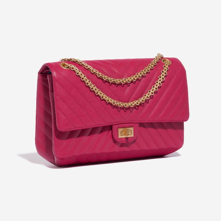 Pre-owned Chanel bag 2.55 Reissue 226 Calf Pink / Blue Pink Side Front | Sell your designer bag on Saclab.com