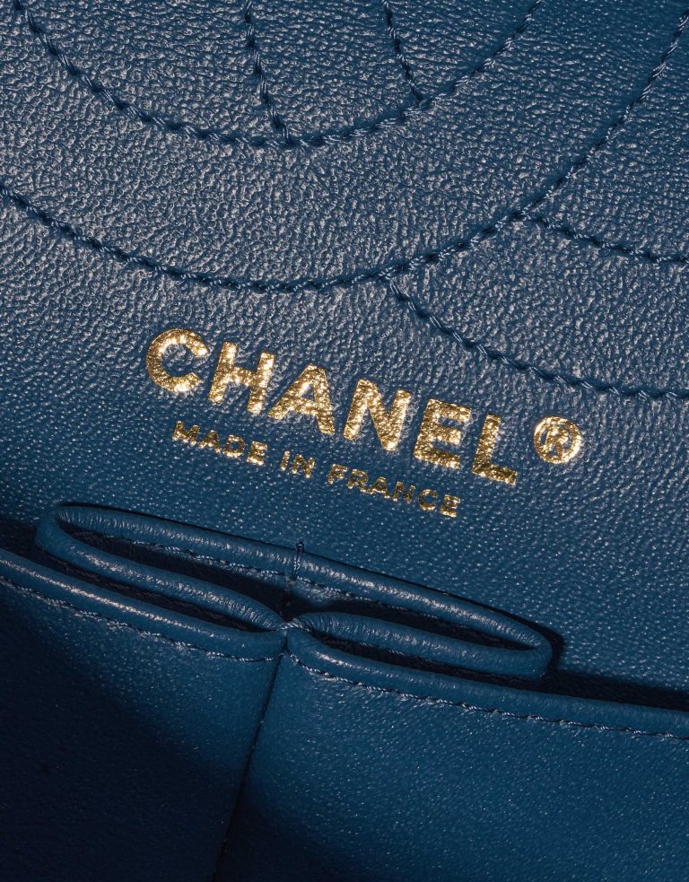 Pre-owned Chanel bag 2.55 Reissue 226 Calf Pink / Blue Pink Logo | Sell your designer bag on Saclab.com