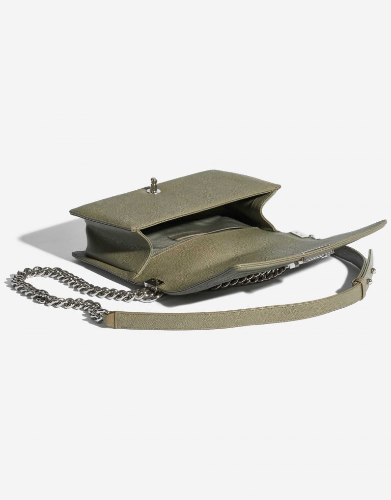 Pre-owned Chanel bag Boy Old Medium Caviar Khaki Green Inside | Sell your designer bag on Saclab.com