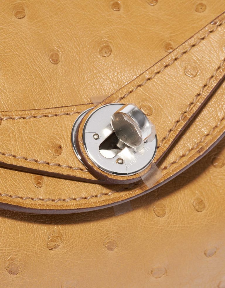 Pre-owned Hermès bag Lindy 20 Mini Ostrich Tabac Camel Yellow Closing System | Sell your designer bag on Saclab.com