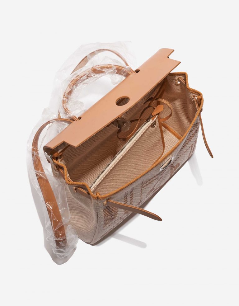 Pre-owned Hermès bag Herbag Zip 31 Toile / Vache Hunter Natural / Sable / Écru / Beige Beige, Brown Inside | Sell your designer bag on Saclab.com