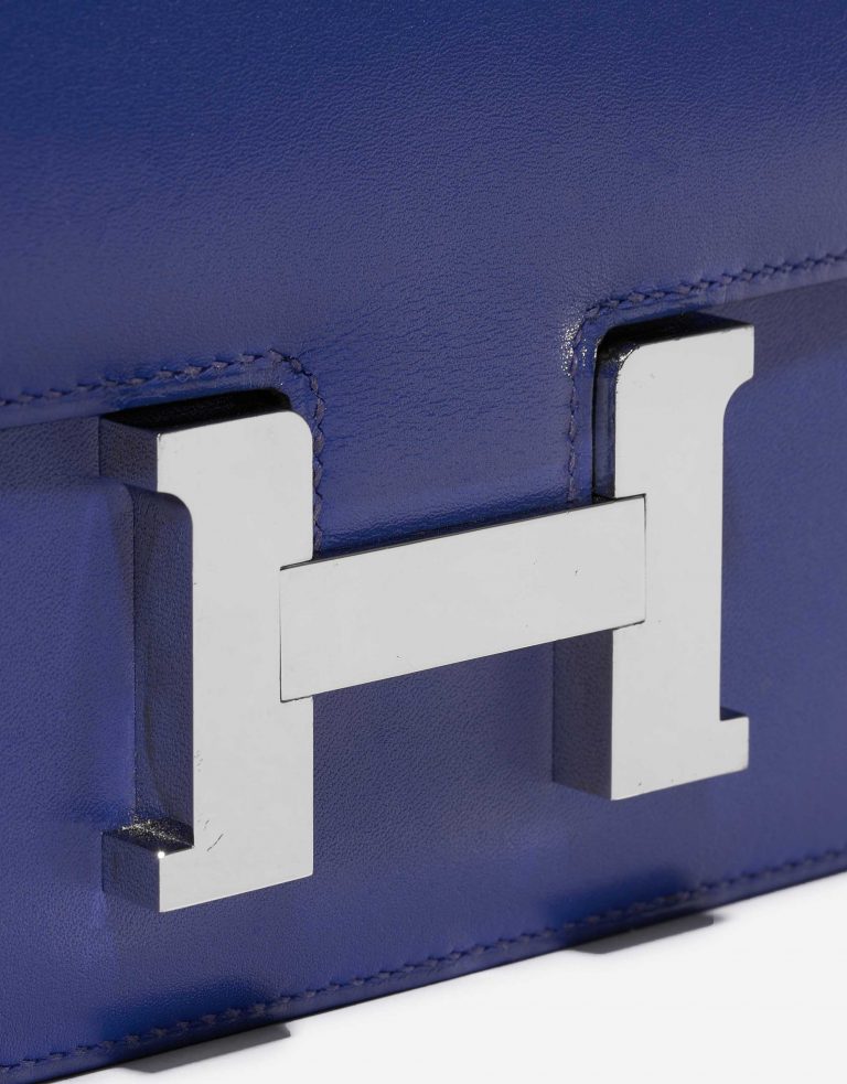 Pre-owned Hermès bag Constance 18 Swift Blue Electrique Blue Closing System | Sell your designer bag on Saclab.com