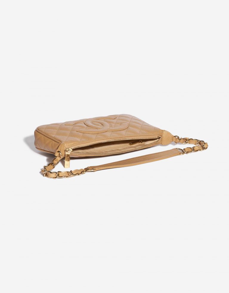 Pre-owned Chanel bag Vintage Crossbody Caviar Beige Beige Inside | Sell your designer bag on Saclab.com
