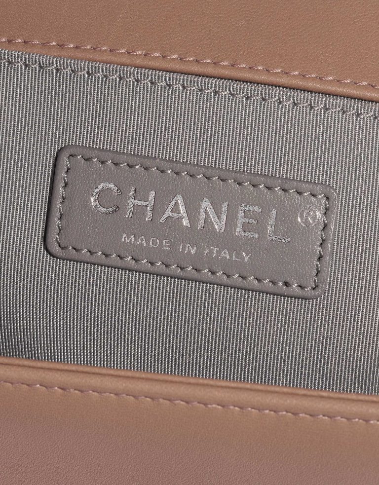 Pre-owned Chanel bag Boy Old Medium Lamb Ash Rose Rose Logo | Sell your designer bag on Saclab.com