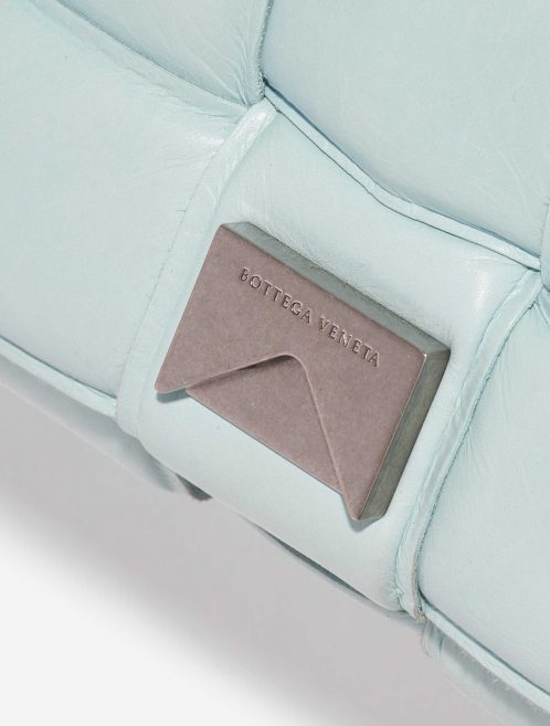 Pre-owned Bottega Veneta bag Cassette Medium Calf Topaz Blue Closing System | Sell your designer bag on Saclab.com