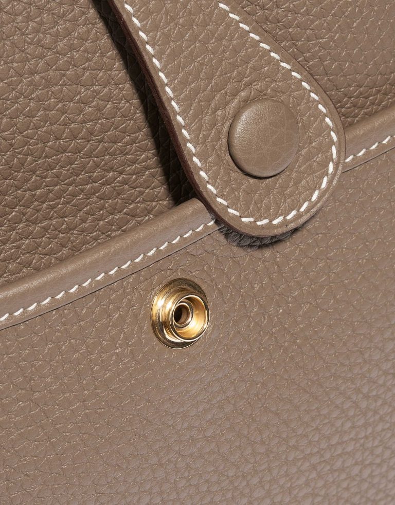 Pre-owned Hermès bag Evelyne 29 Clemence Etoupe Brown Closing System | Sell your designer bag on Saclab.com