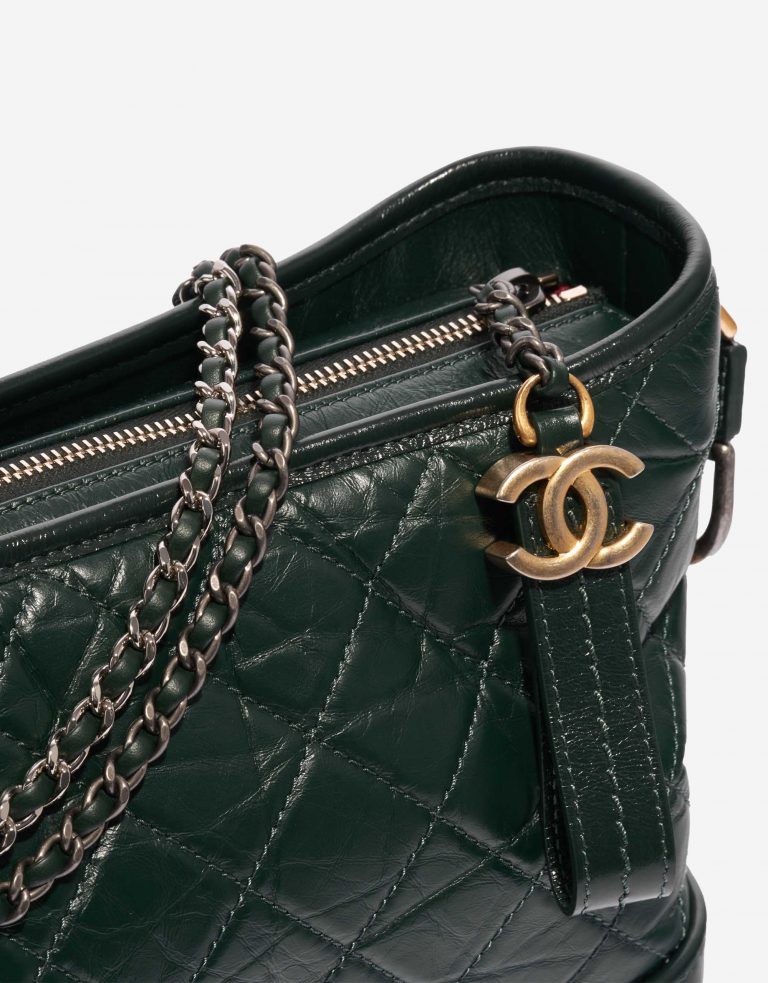 Pre-owned Chanel bag Gabrielle Large Aged Calf Green Black Closing System | Sell your designer bag on Saclab.com