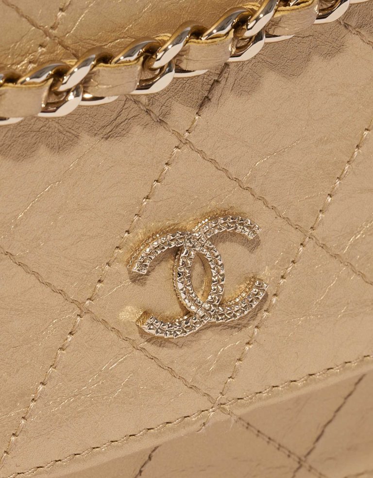 Pre-owned Chanel bag WOC Lamb Gold Gold Closing System | Sell your designer bag on Saclab.com