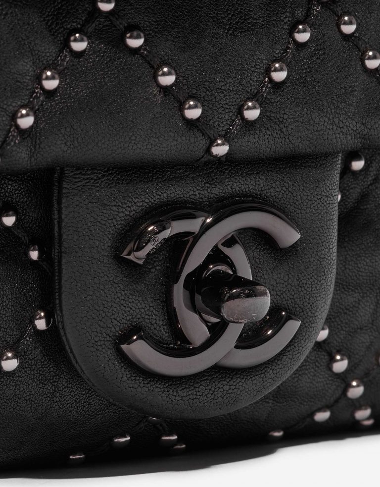 Pre-owned Chanel bag Timeless Medium Chèvre SO Black Black Closing System | Sell your designer bag on Saclab.com