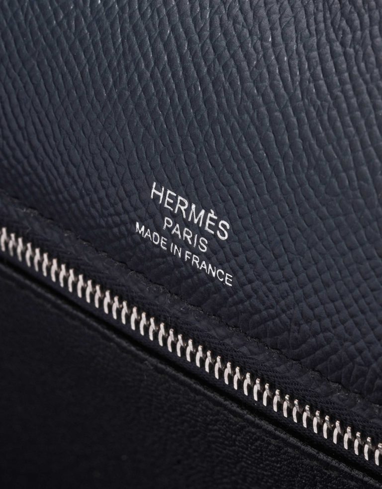 Pre-owned Hermès bag Kelly 28 Epsom Etoupe / Sesame / Blue Indigo Brown Logo | Sell your designer bag on Saclab.com