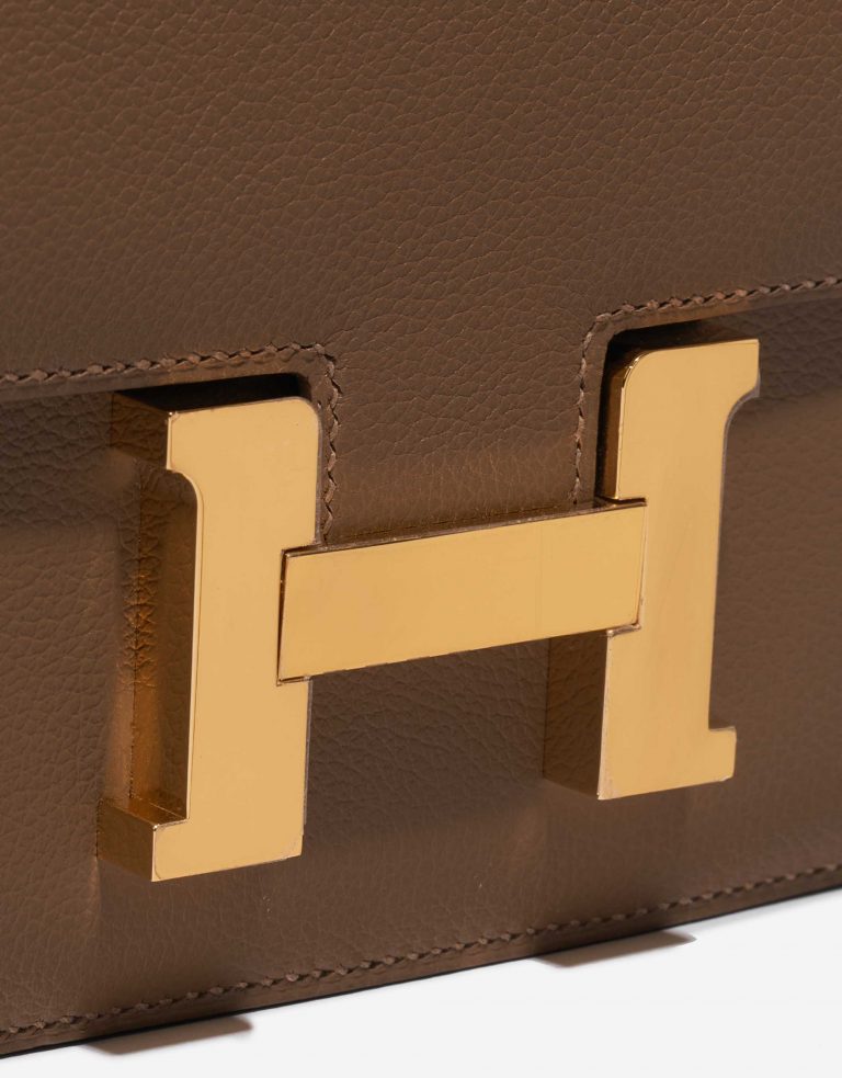Pre-owned Hermès bag Constance 18 Evercolor Beige de Weimar Brown Closing System | Sell your designer bag on Saclab.com