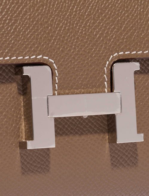 Pre-owned Hermès bag Constance To Go Epsom Etoupe Brown Closing System | Sell your designer bag on Saclab.com