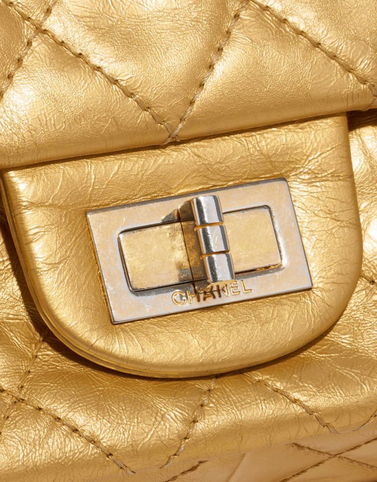 Pre-owned Chanel bag 2.55 Reissue 227 Lamb Gold Gold Closing System | Sell your designer bag on Saclab.com