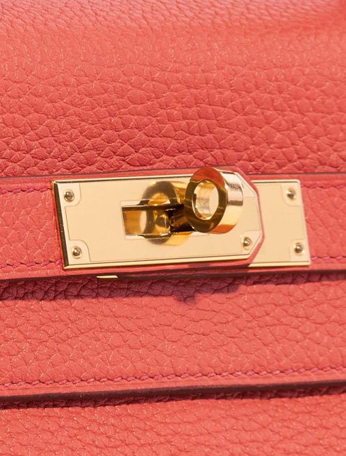 Pre-owned Hermès bag Kelly 28 Clemence Bougainvillier Red, Rose Closing System | Sell your designer bag on Saclab.com