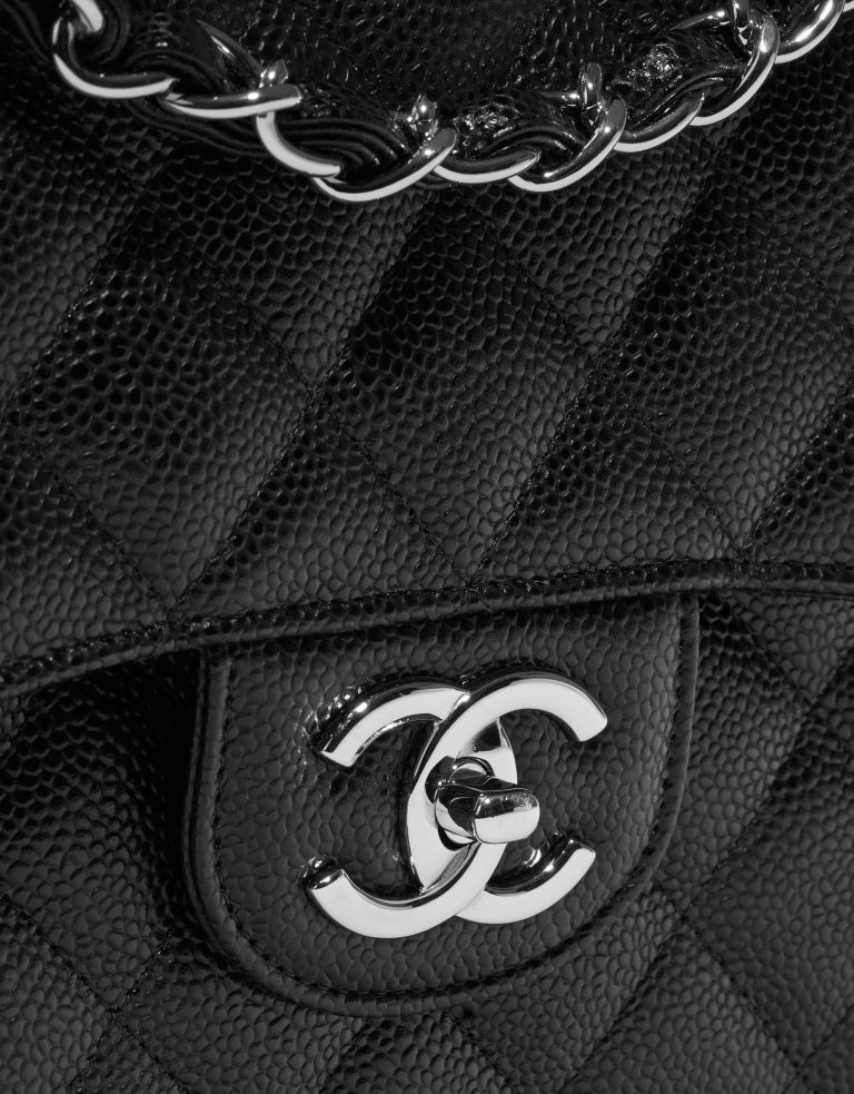 Pre-owned Chanel bag Timeless Maxi Caviar Black Black Closing System | Sell your designer bag on Saclab.com