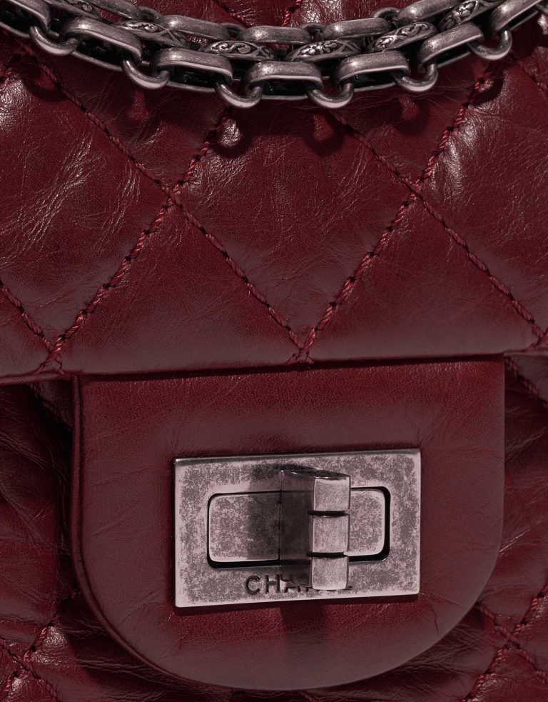 Pre-owned Chanel bag 2.55 Reissue 224 Lamb Dark Red Red Closing System | Sell your designer bag on Saclab.com