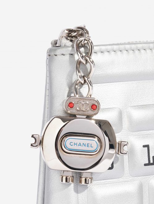 Pre-owned Chanel bag Keyboard Clutch Calf Silver Silver Closing System | Sell your designer bag on Saclab.com