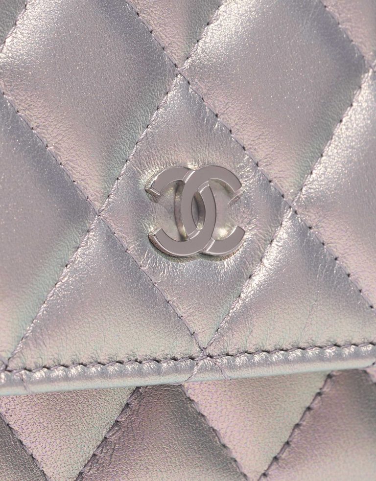 Pre-owned Chanel bag Timeless WOC Lamb Silver Iridescent Silver Closing System | Sell your designer bag on Saclab.com